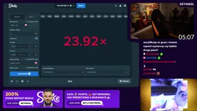 Banner promocional de recompensas y leaderboards con estética de gran premio.